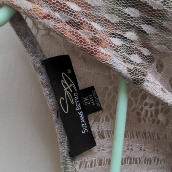 Flowy Women's Floral Sweater - Picture 5 of 9